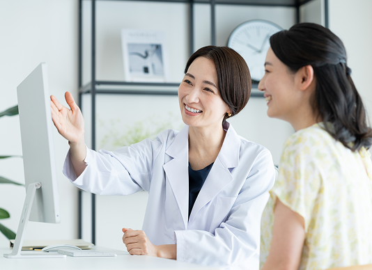 形成外科の医療機器と診察の様子